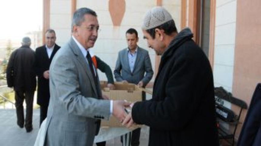 Başkan Çetin, aşure dağıttı