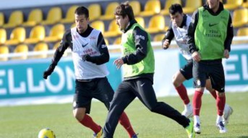 Galatasaray'da derbi ma&ccedil;ı hazırlıkları s&uuml;r&uuml;yor