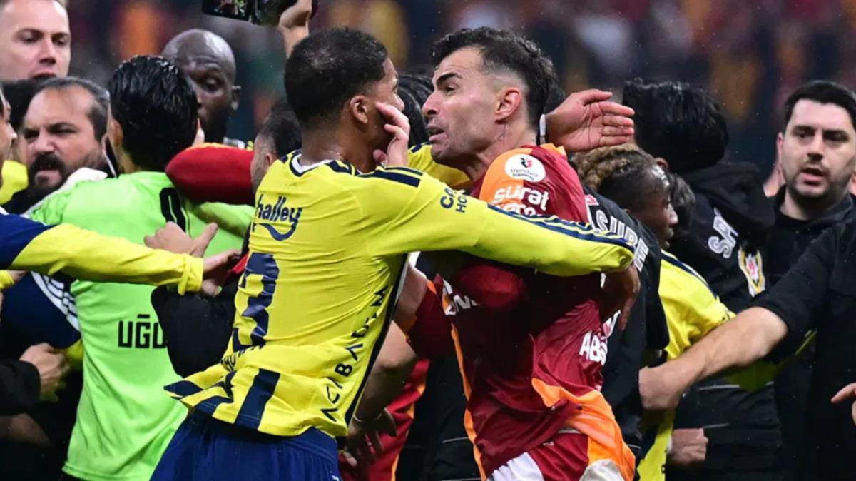 Galatasaray-Fenerbahçe derbisinin faturası kesildi! Abdülkerim Bardakcı ve Archie Brown un cezaları belli oldu 1