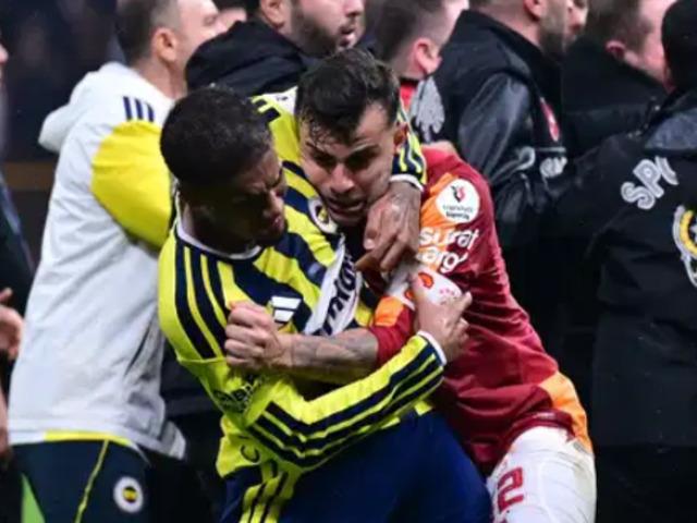 Galatasaray-Fenerbah&ccedil;e derbisinin faturası kesildi! Abd&uuml;lkerim Bardakcı ve Archie Brown'un cezaları belli oldu