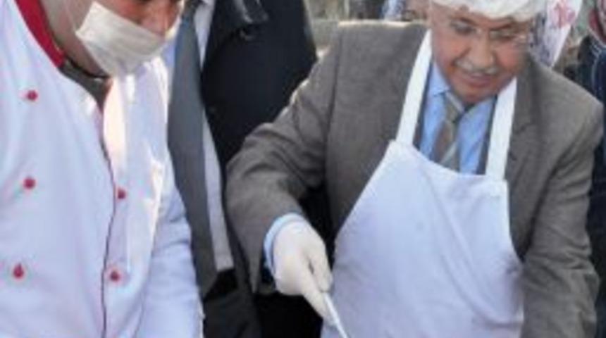 K&uuml;tahya Belediyesi aşure dağıttı