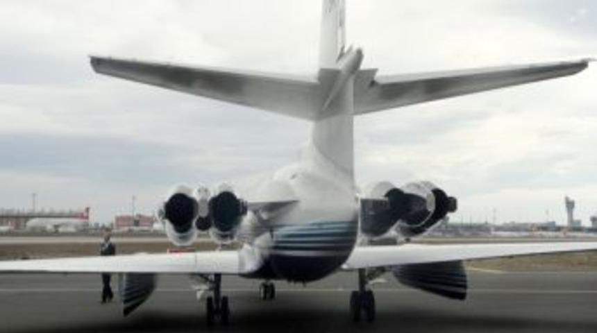 U&ccedil;ağın lastikleri kalkış &ouml;ncesi patladı