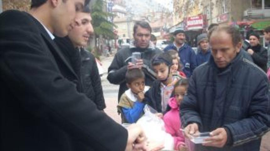 Eğitim g&ouml;n&uuml;ll&uuml;lerinden aşure etkinliği