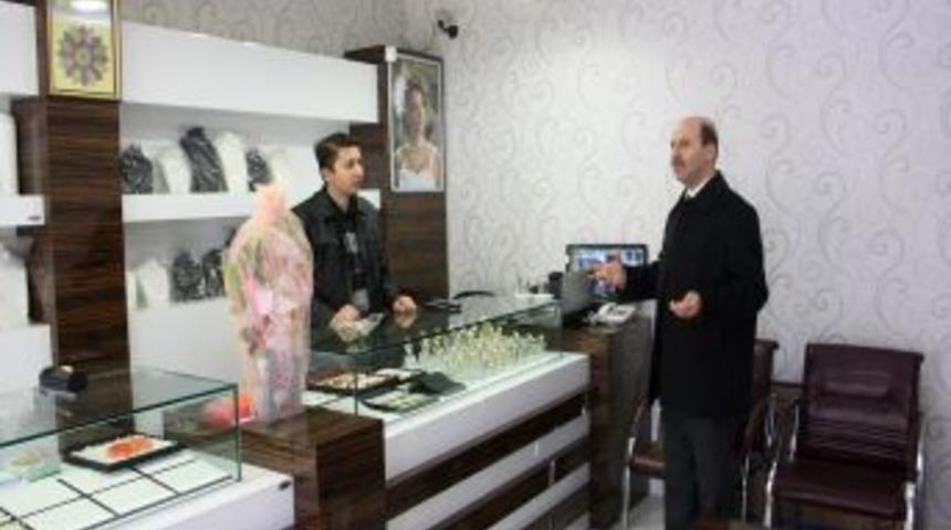 Başkan Bozkurt esnafı ziyaret etti