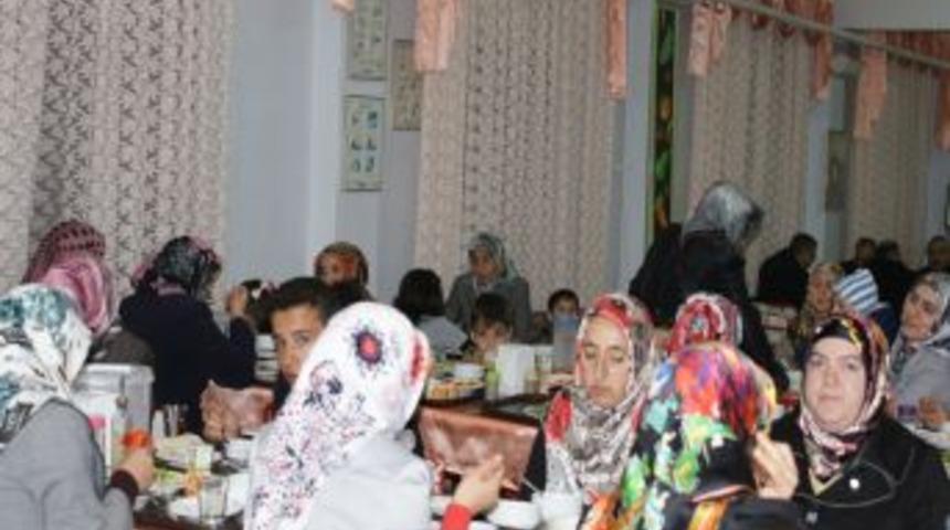 &Ouml;zel Bet&uuml;l Koleji depremzeleri ağırladı