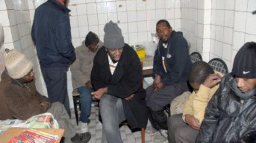 G&ouml;&ccedil;men ka&ccedil;ak&ccedil;ılığı zanlısı, sınır kapısının emniyet m&uuml;d&uuml;r&uuml; &ccedil;ıktı