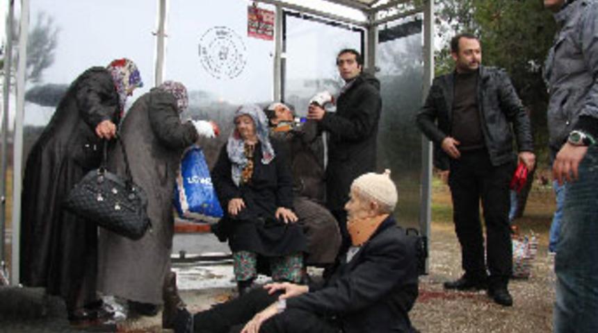 Bursa'da midib&uuml;s devrildi; 27 yaralı