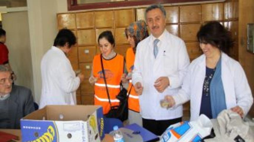 Kimse Yok Mu Derneği &ouml;ğretmenlere aşure ikram etti