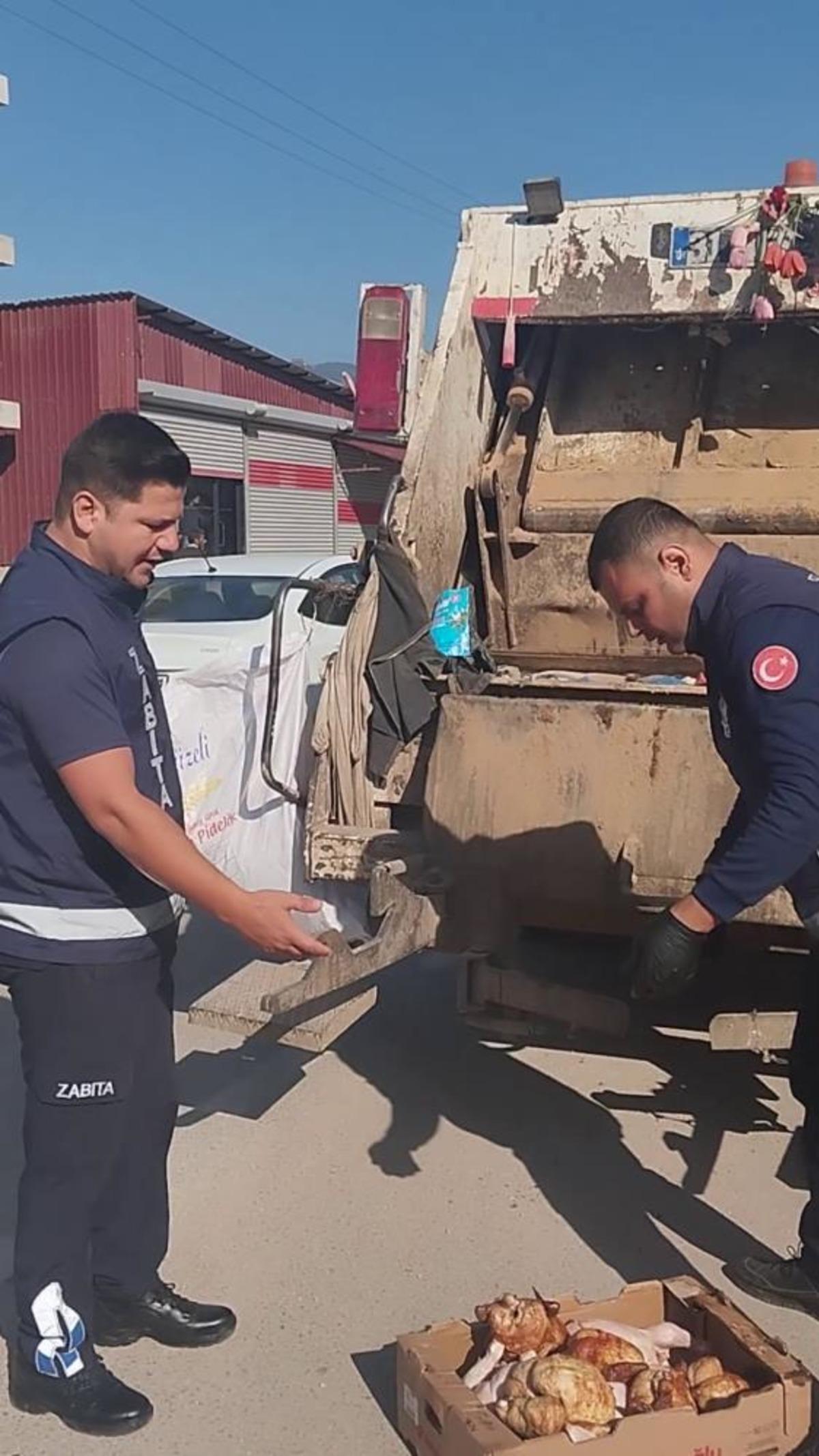 Hatay da mide bulandıran olay! Bozuk tavukları vatandaşa yedirecekti... Ekipler doğrudan çöpe attı 3