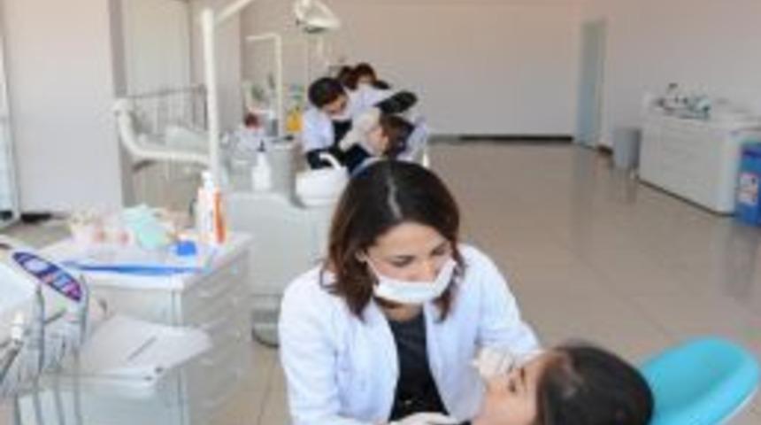 &Ccedil;ocuklara &ouml;zel diş merkezi a&ccedil;ıldı, 4 bin 600 &ccedil;ocuk &uuml;cretsiz tedavi oldu