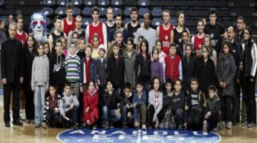 Anadolu Efes Kastamonulu &ccedil;ocukları ağırladı