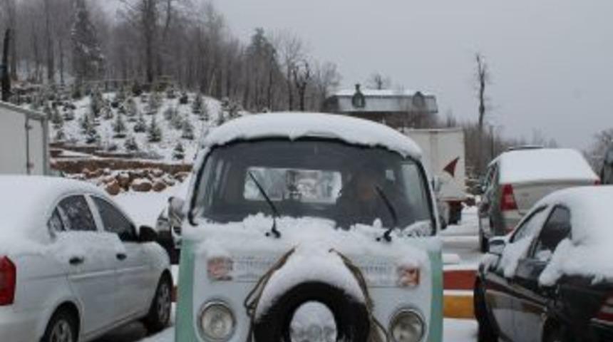 Kartepe'de tatilcilerin kar keyfi