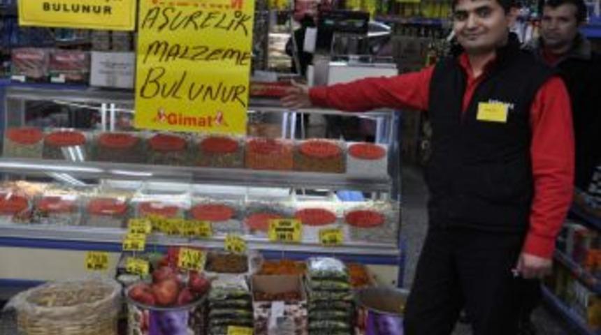 Gıda sekt&ouml;r&uuml;n&uuml;n y&uuml;z&uuml; aşureyle g&uuml;ld&uuml;