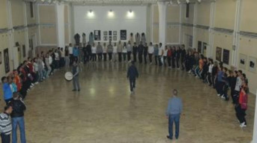 Adana'da halk oyunu kursları yoğun ilgi görüyor