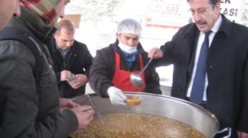 Paland&ouml;ken Belediyesi'nden aşure ikramı