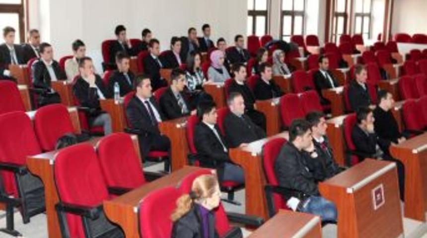 Başkan To&ccedil;oğlu&rsquo;ndan yeni memurlara: Vatandaşa g&uuml;ler y&uuml;zl&uuml; davranın