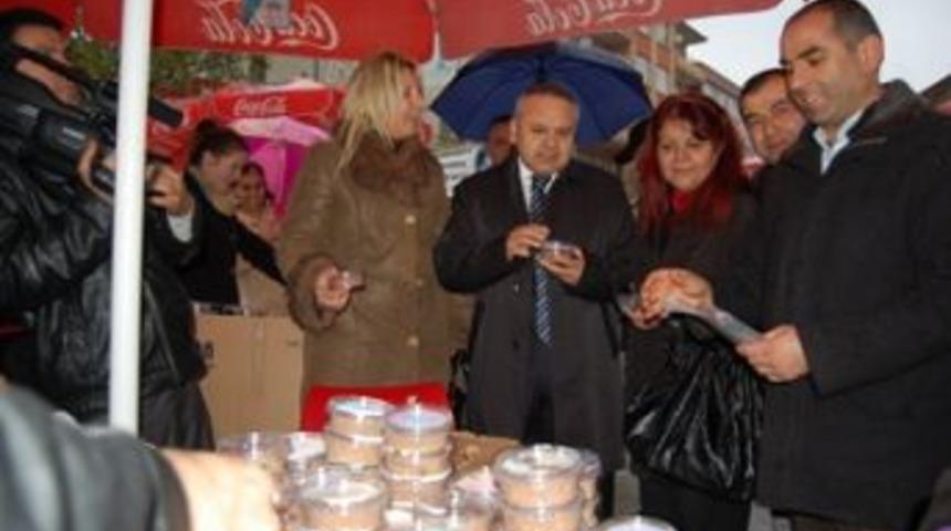 Sancaktepe&rsquo;de Aşure dağıttılar