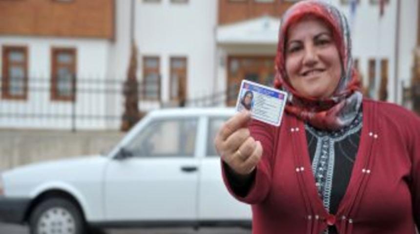 &Ouml;nce ilkokul diploması, sonra ehliyet aldı