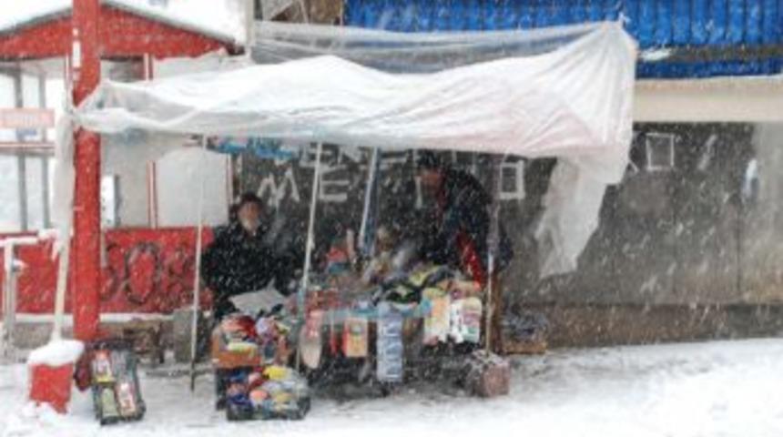 Muş&rsquo;ta kar yağışı nedeniyle 15 k&ouml;y yolu ulaşıma kapandı