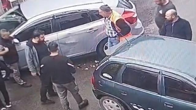 Diyarbakır’da iki aracın çarpışma anı güvenlik kamerasına yansıdı