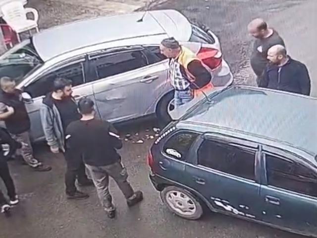 Diyarbakır’da iki aracın çarpışma anı güvenlik kamerasına yansıdı