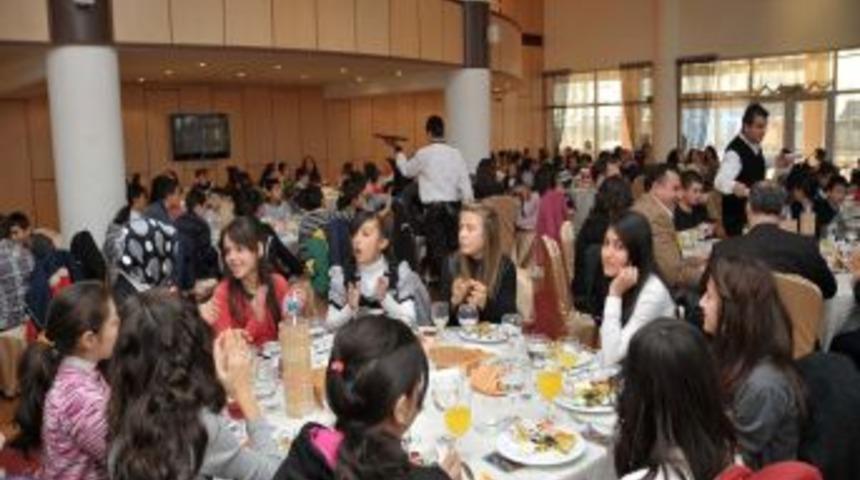 Başkan Tiryaki, mektubunu cevaplayan &ccedil;ocuklarla buluştu