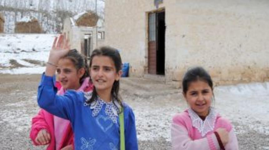 Y&uuml;ksekova'da minik y&uuml;rekleri ısıtan anlamlı destek