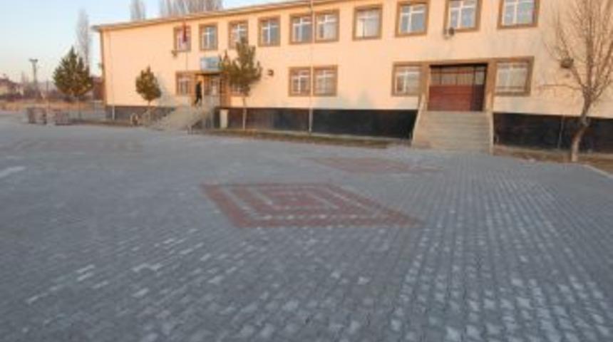 Okulların bah&ccedil;eleri belediye tarafından d&uuml;zenleniyor