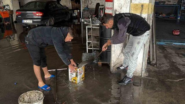 Diyarbakır’da iş yerleri sular altında kaldı 2