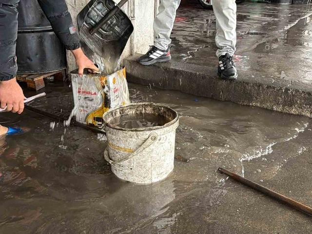 Diyarbakır’da iş yerleri sular altında kaldı