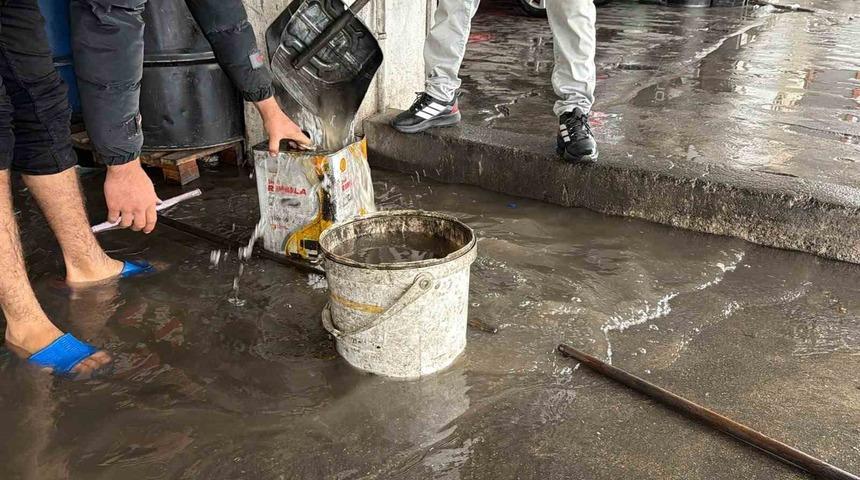 Diyarbakır’da iş yerleri sular altında kaldı