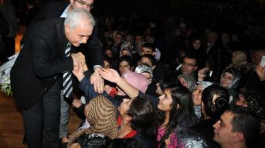 Nihat Hatipoğlu Gaziantep&rsquo;te Peygamberimizin hayatını anlattı