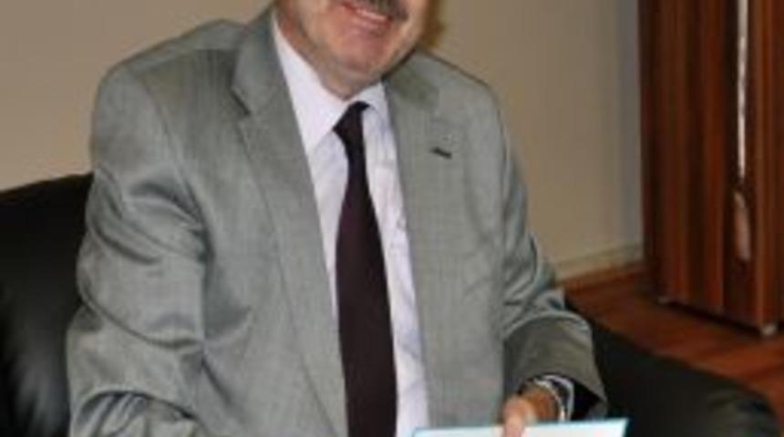 T&uuml;rk&ccedil;e sevdasıyla T&uuml;rk&ccedil;e kitabı yazdı, bastırdı, dağıtıyor