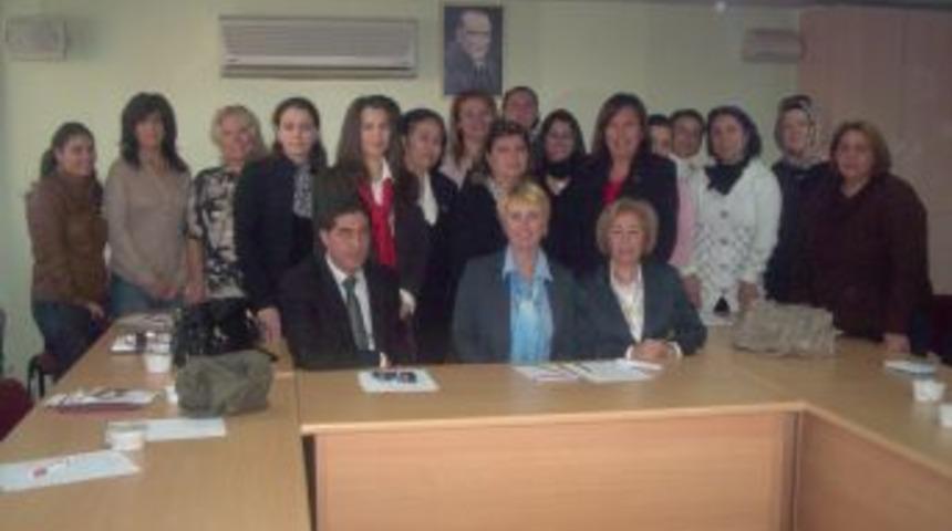 İzmir'de 'Lider Kadın Eğitimi' kursu a&ccedil;ıldı