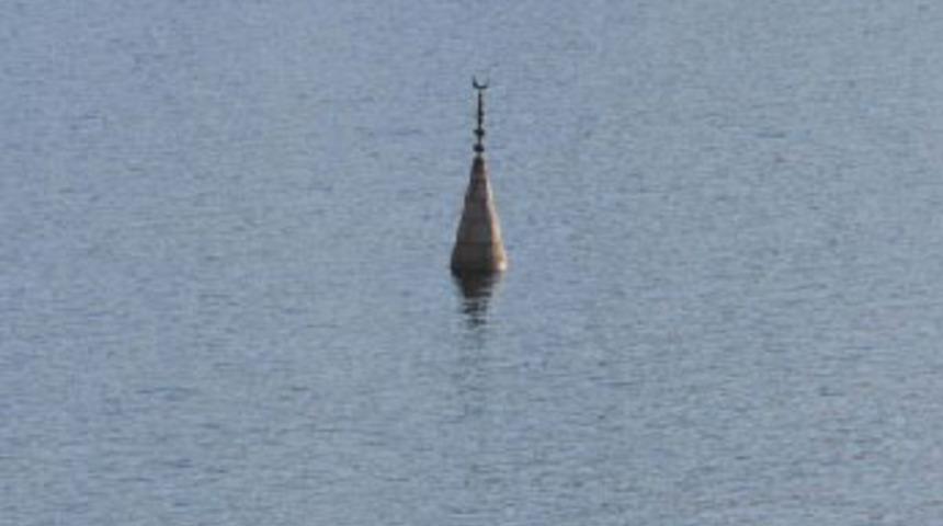 Geriye sadece minarenin alemi kaldı