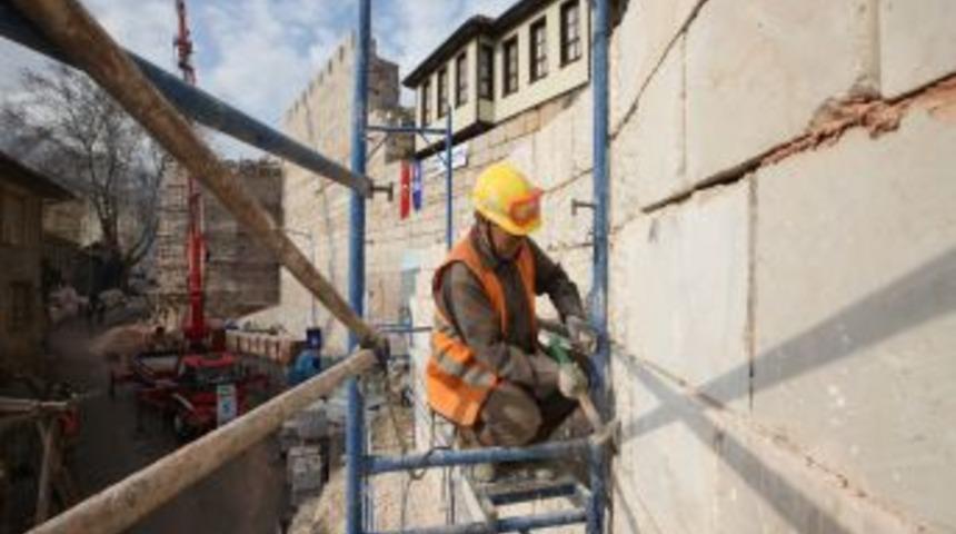 İki bin 300 yıllık bulmacada taşlar yerine konuluyor