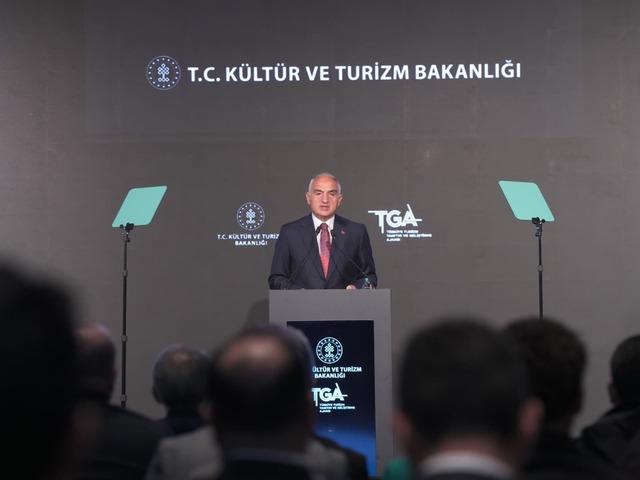 T&uuml;m olumsuzluklara rağmen turizmde tarihi rekor! 9 aylık gelir 51 milyar doları aştı