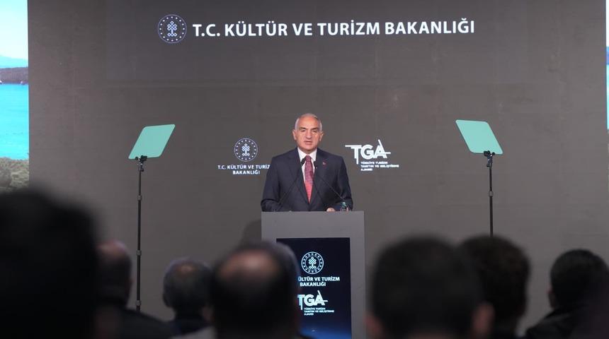 T&uuml;m olumsuzluklara rağmen turizmde tarihi rekor! 9 aylık gelir 51 milyar doları aştı