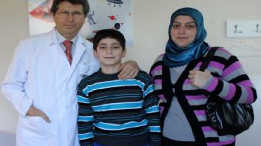 K&uuml;&ccedil;&uuml;k hasta yıllardır s&uuml;ren şik&acirc;yetlerinden kurtuldu