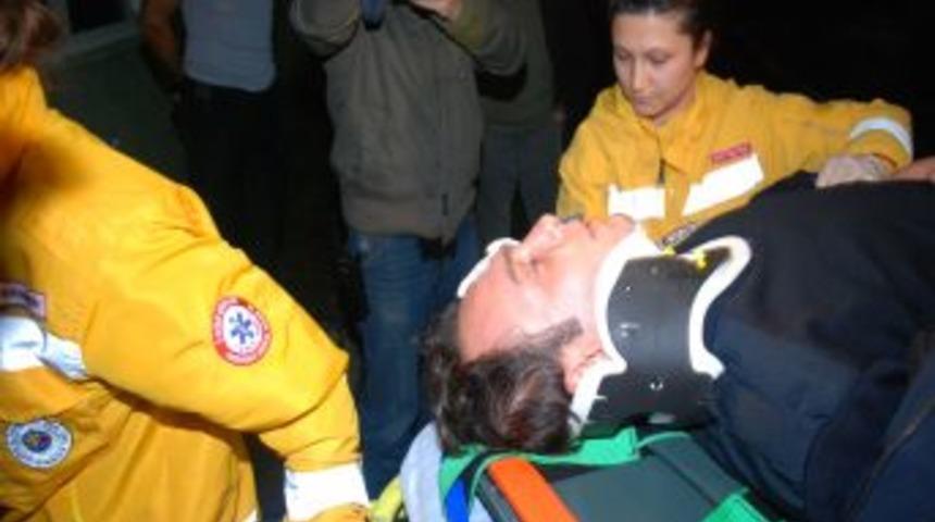 Şüphelileri kovalayan polis ekibi kaza geçirdi, 2 polis yaralandı