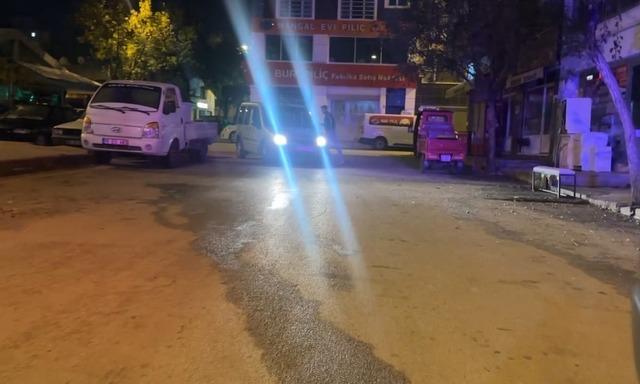 Motosikletinin çalındığını iddia eden alkollü şahıs, yoldan geçen otomobili polis aracı sanıp saldırdı 7