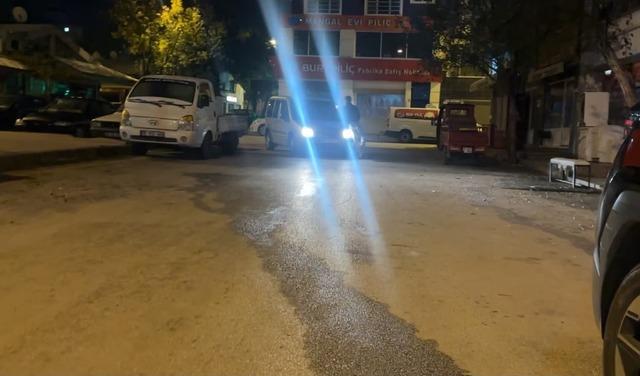 Motosikletinin çalındığını iddia eden alkollü şahıs, yoldan geçen otomobili polis aracı sanıp saldırdı 6