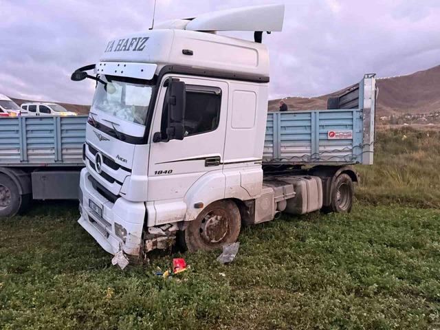 Van’da tır şarampole yuvarlandı: 2 yaralı 2