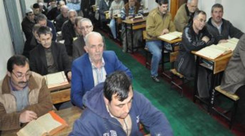 76 yaşında Kur'&acirc;n okumayı &ouml;ğrendi: Keşke 60 sene &ouml;nce &ouml;ğrenseydim