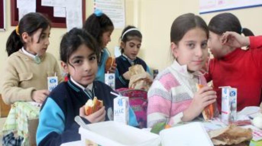 &Ouml;ğrencilere kahvaltının &ouml;nemi, uygulamalı dersle anlatıldı