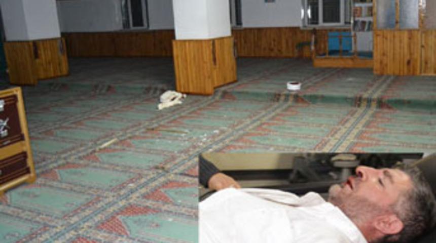 Müezzin imamı dövdü