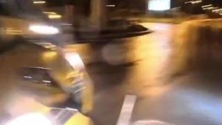 Son dakika: Hafif ticari ara&ccedil; ile motosiklet kavşakta &ccedil;arpıştı