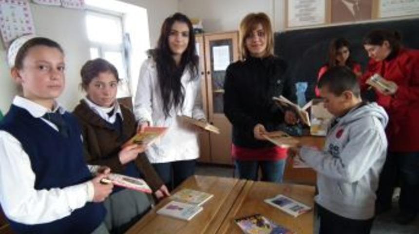 Sarıkamış Beden Eğitimi ve Spor Y&uuml;ksekokulu'ndan 'Kitap Toplama Kampanyası'