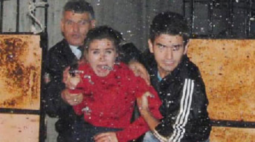 Eve kilitlediği annesi, yangında can verdi