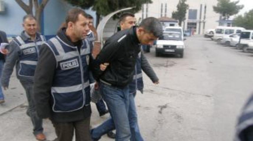 K&uuml;&ccedil;&uuml;k yaştaki &ccedil;ocuğa hırsızlık yaptıran 3 kişi g&ouml;zaltına alındı